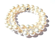 Load image into Gallery viewer, Graduated South Sea Pearl and 9 Carat White Gold Necklace