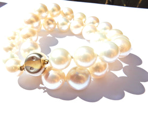 Graduated South Sea Pearl Diamond and 18 Carat White and Yellow Gold Necklace